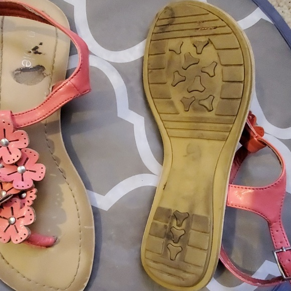 Sandals - Picture 2 of 4